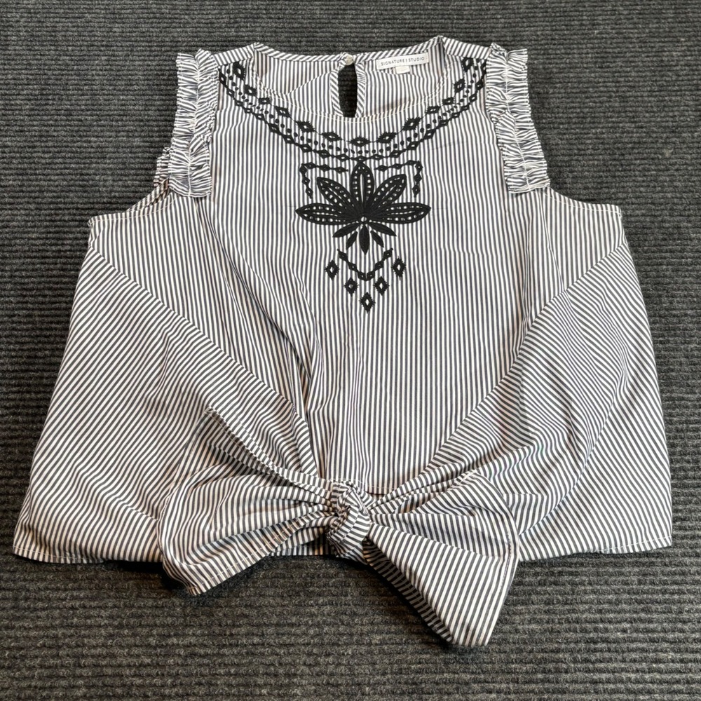 Signature Studio Women Striped Tie Front Sleeveless Top Embroidered Navy White L